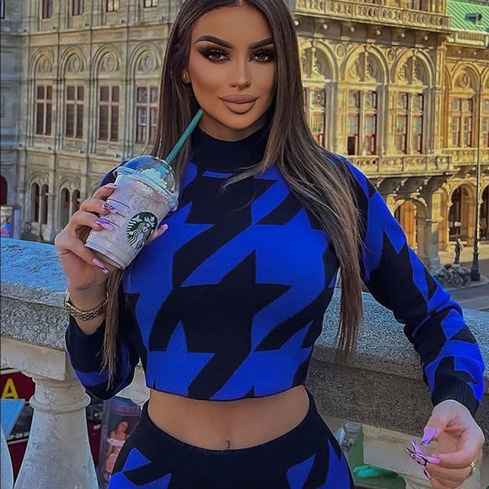 ❌SOLD❌2 piece sweater suit - Picture 7 of 8